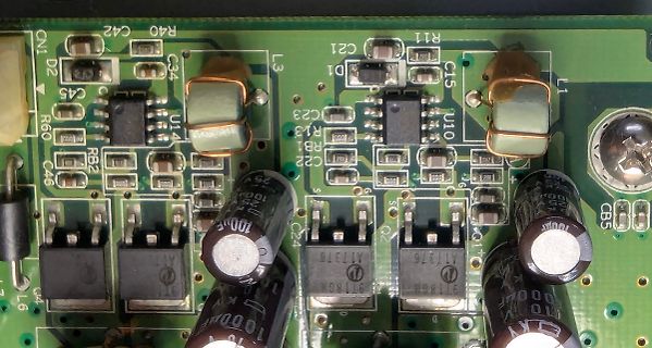Nahaufnahme einer Leiterplatte mit elektronischen Bauteilen