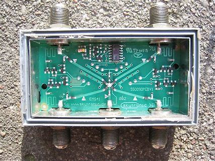 Geöffnetes Elektronikgehäuse mit Leiterplatte