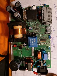 Bestückte Leiterplatte eines Netzteils
