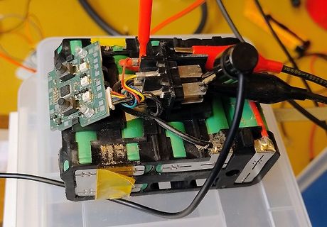 Aufbau einer Batterie mit BMS und Messleitungen