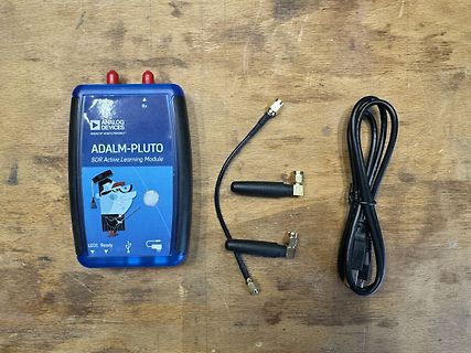 ADALM-PLUTO SDR Active Learning Module mit Zubehör