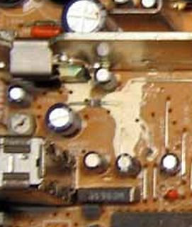 Nahaufnahme einer Leiterplatte mit elektronischen Bauteilen