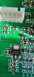 Nahaufnahme einer Leiterplatte mit AMS1117 Spannungsregler