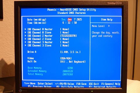 Foto eines Computer-Bildschirms mit BIOS-Setup