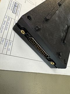 Gehäuse eines elektronischen Geräts mit Anschlussstecker