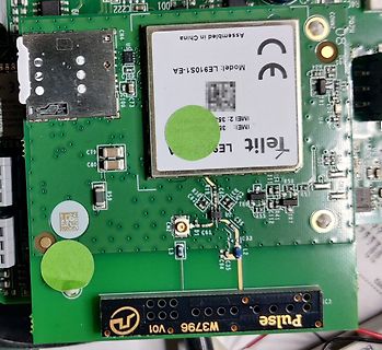 Nahaufnahme einer Leiterplatte mit Telit Modul