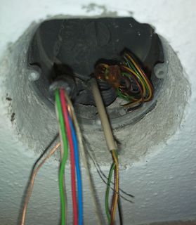 Elektrische Kabel in einer Unterputzdose
