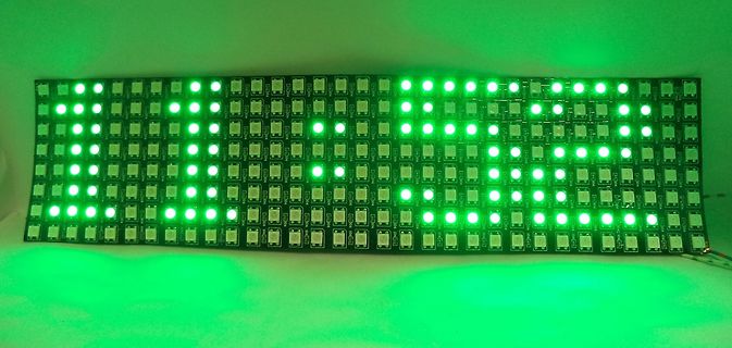 Grüne LED-Matrix mit leuchtendem Text