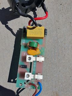 Leiterplatte eines Netzteils mit Bauteilen