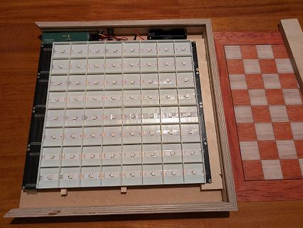 Aufbau einer LED-Matrix in einem Holzrahmen