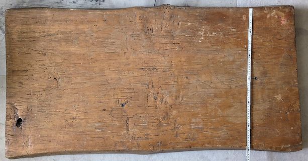 Holzbrett mit Maßband
