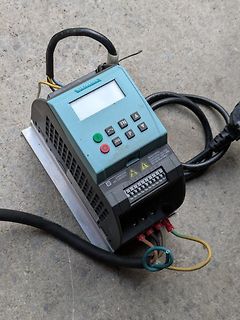 Siemens Frequenzumrichter mit Verkabelung