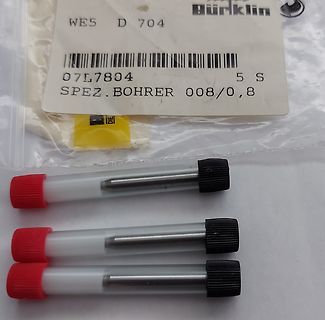 Verpackung und drei Spezialbohrer