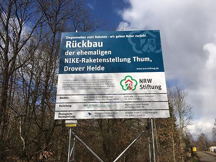 Informationsschild zum Rückbau der NIKE-Raketenstellung Thum