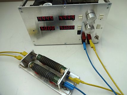 Labornetzteil mit Lastwiderständen