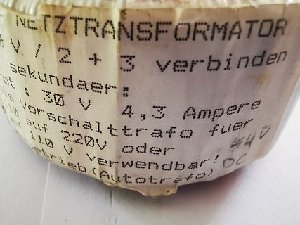 Beschriftung eines Netztransformators