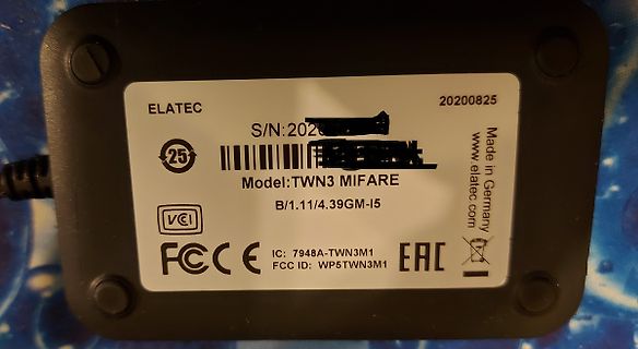 Typenschild eines Elatec TWN3 MIFARE Lesegeräts