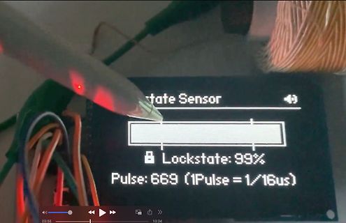Display eines Sensors mit Messwerten