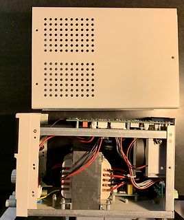 Innenansicht eines Netzteils mit Transformator