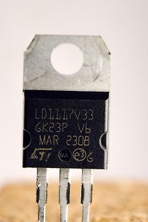 Spannungsregler LD1117V33