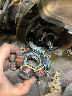 Ausgebauter Stator eines Elektromotors in Werkstatt