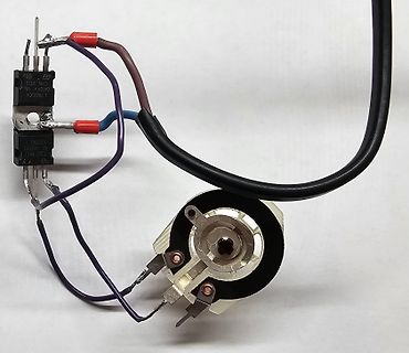 Freiverdrahtung mit Bauteilen und Potentiometer