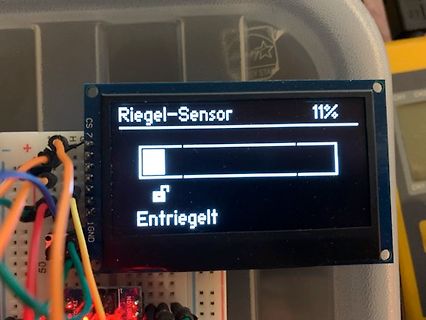 LCD-Display auf Breadboard mit Verkabelung