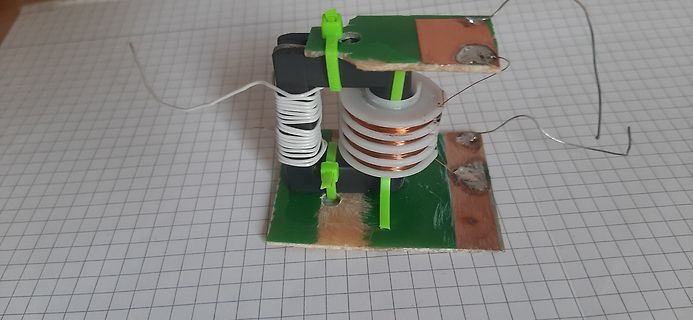 Selbstgebauter Transformator auf Leiterplatte