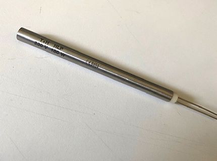 Metallisches Heizrohr mit Beschriftung