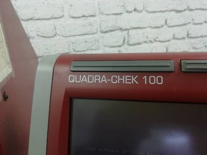Nahaufnahme eines Quadra-Chek 100 Geräts