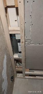 Einbau einer Steckdose in eine Holzwand