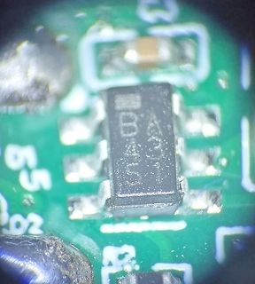 Makroaufnahme eines BA541 SMD-Bauteils auf Leiterplatte