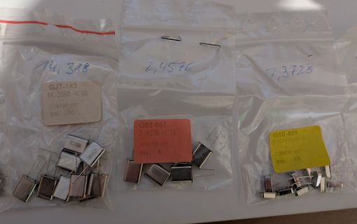 Elektronikbauteile in Plastikbeuteln