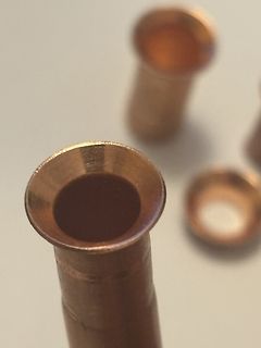 Messinghülsen oder metallische Zylinder