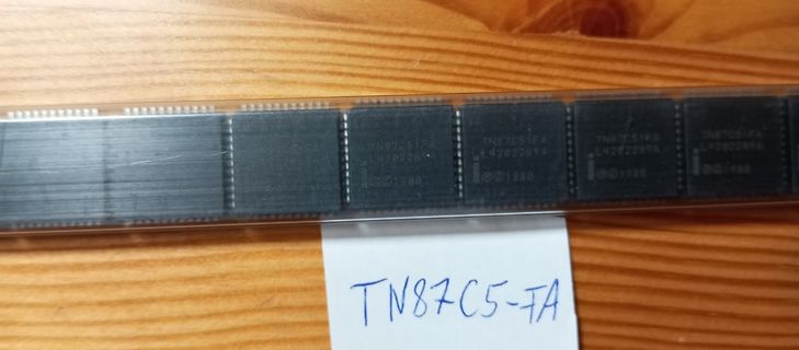 Reihe von TN87C5-FA Mikrocontrollern