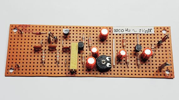 Lochrasterplatine mit elektronischen Bauteilen