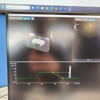 3D-Profil einer Oberflächenmessung auf einem Monitor