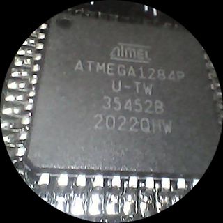Nahaufnahme eines ATmega1284P Mikrocontrollers