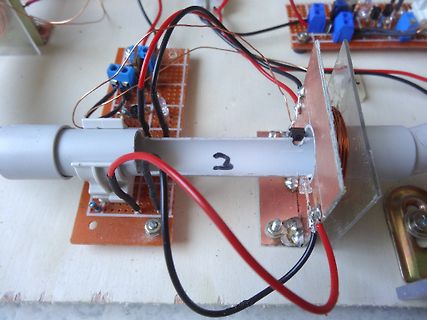 Elektronischer Aufbau mit Spule und Leiterplatten