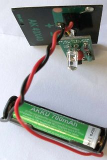 Leiterplatte mit Akku und LED