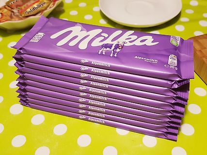 Stapel Milka Alpenmilch Schokolade