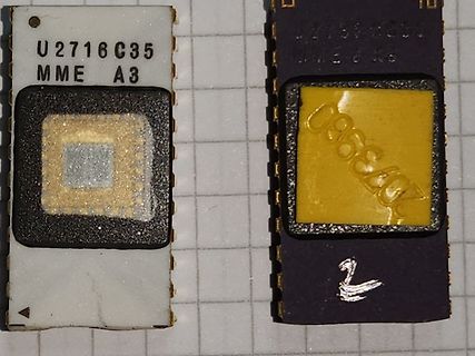 Zwei integrierte Schaltkreise auf Millimeterpapier