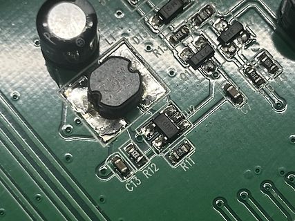 Nahaufnahme einer Leiterplatte mit SMD-Bauteilen