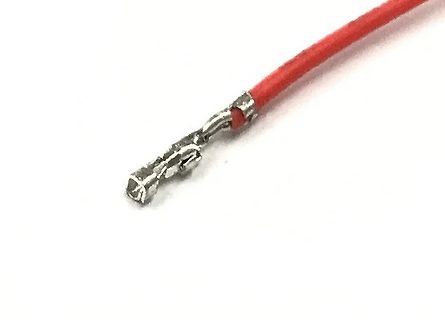 Rotes Kabel mit Metallstecker