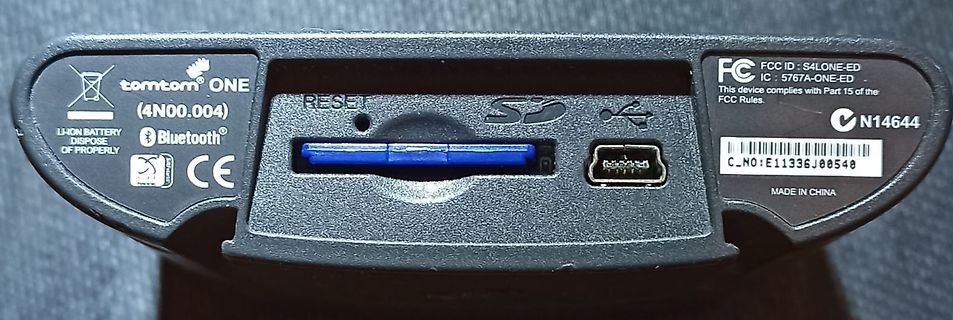 Rückseite eines TomTom ONE Navigationsgeräts