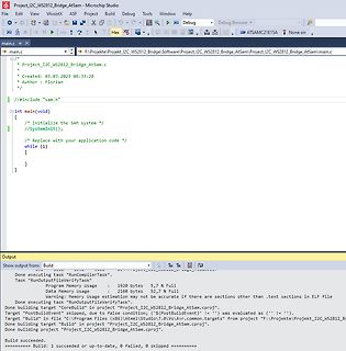 Microchip Studio Code-Editor und Build-Ausgabe
