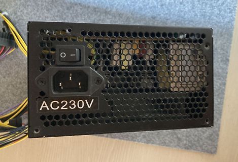 Rückseite eines PC-Netzteils