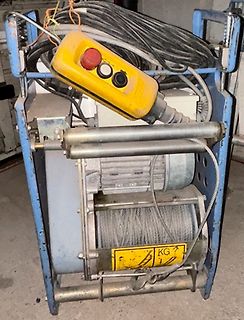 Industrielle Kabeltrommel mit Bedienpanel