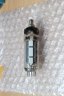 Elektronenröhre auf Luftpolsterfolie