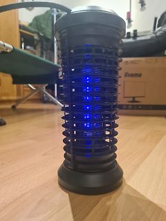 Elektrische Fliegenfalle mit blauem UV-Licht